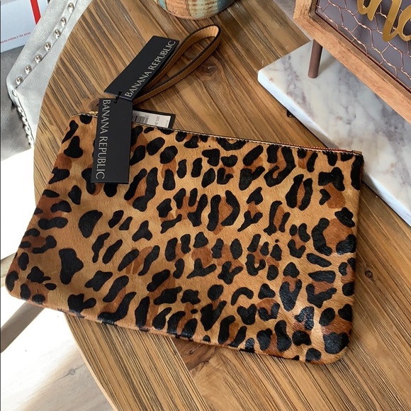 Banana Republic Handbags - 😃😊🎉🎊NWT Animal Print Calf Clutch
